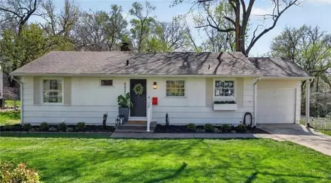4021 W 73rd Ter, Prairie Village, KS 66208