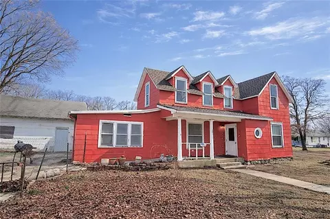 203 S Elm St, Garnett, KS 66032