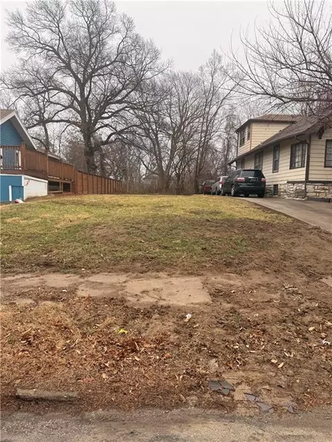 7205 Bellefontaine Ave, Kansas City, MO 64132
