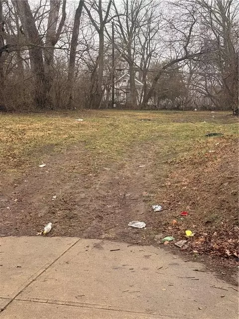 7012 Jackson Ave, Kansas City, MO 64132