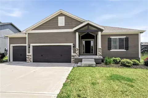 1829 NE Riley Dr, Lees Summit, MO 64086