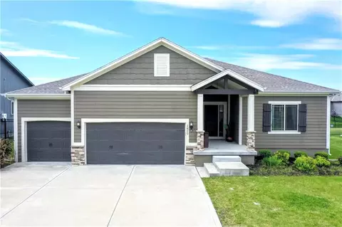 1829 NE Riley Dr, Lees Summit, MO 64086