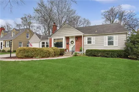 5123 Clark Dr, Roeland Park, KS 66205