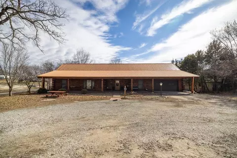 220 N Elm St, Stanberry, MO 64489