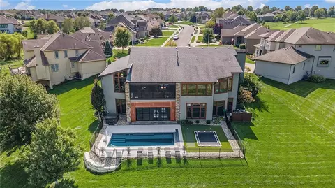10258 N Kansas Ave, Kansas City, MO 64155
