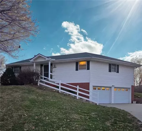 2428 Little Blue Ct, Liberty, MO 64068