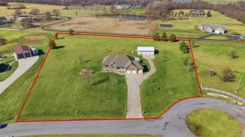 19104 Autumn Ln, Pleasant Hill, MO 64080