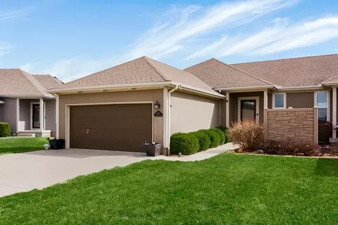 14111 Amanda Ln, Basehor, KS 66007