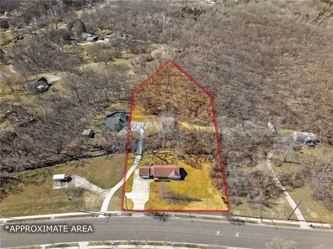 7000 NW Waukomis Dr, Kansas City, MO 64151