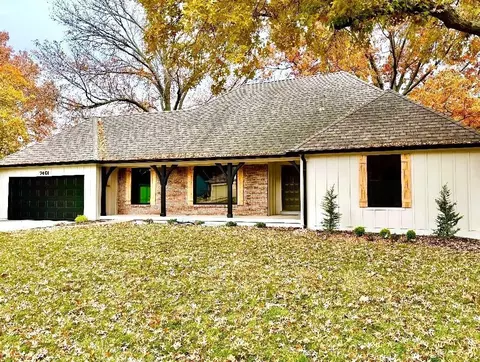 7401 W 101st St, Overland Park, KS 66212