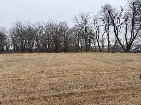 2505 NE Douglas St, Lees Summit, MO 64064 photo 2