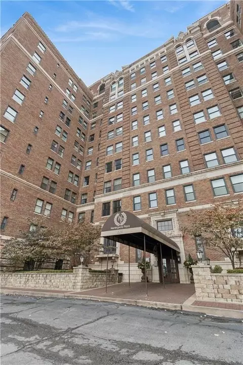 229 Ward Pkwy #604B, Kansas City, MO 64112