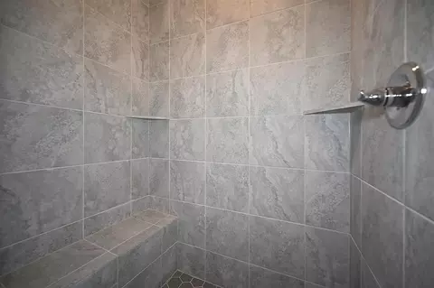 Bath - 107 Johnson Cir, Dearborn, MO 64439 photo 3 of 6
