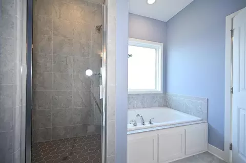 Bath - 107 Johnson Cir, Dearborn, MO 64439 photo 2 of 6