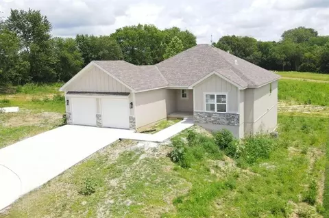 Exterior - 107 Johnson Cir, Dearborn, MO 64439 photo 3 of 3