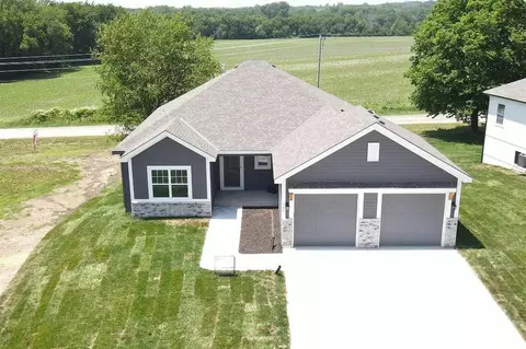 107 Johnson Cir, Dearborn, MO 64439