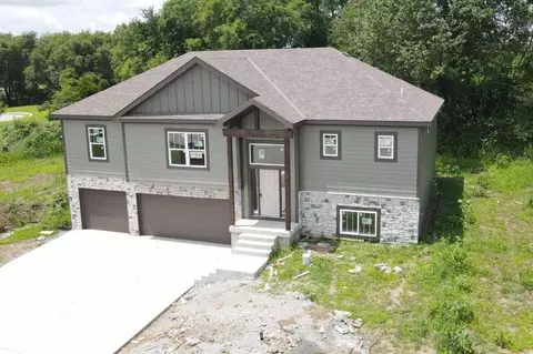 Exterior - 108 Johnson Cir, Dearborn, MO 64439 photo 2 of 3