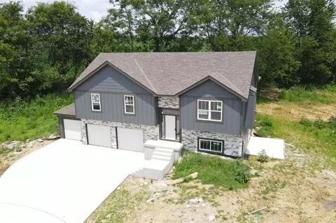 Exterior - 109 Johnson Cir, Dearborn, MO 64439 photo 3 of 5