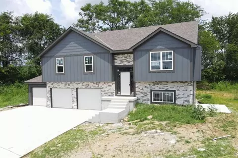 Exterior - 109 Johnson Cir, Dearborn, MO 64439 photo 2 of 5