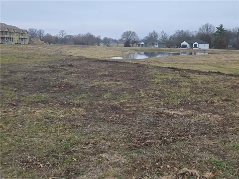 823 W 17th St, Ottawa, KS 66067 photo 3
