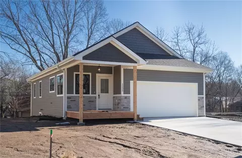 1232 Walnut St, Eudora, KS 66025