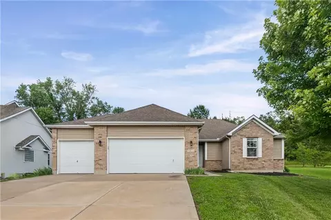 5021 NW Flintridge Rd, Riverside, MO 64150