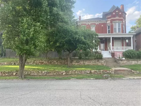 Exterior - 605 Atchison St, Atchison, KS 66002 photo 2 of 13