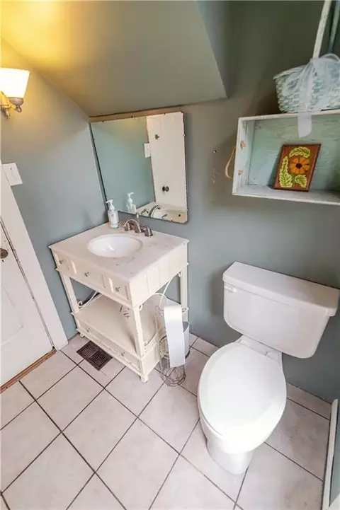 Bath - 605 Atchison St, Atchison, KS 66002 photo 2 of 8