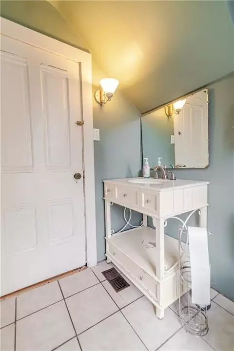 Bath - 605 Atchison St, Atchison, KS 66002 photo 1 of 8