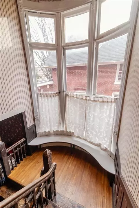 Entry Way - 605 Atchison St, Atchison, KS 66002 photo 9 of 36