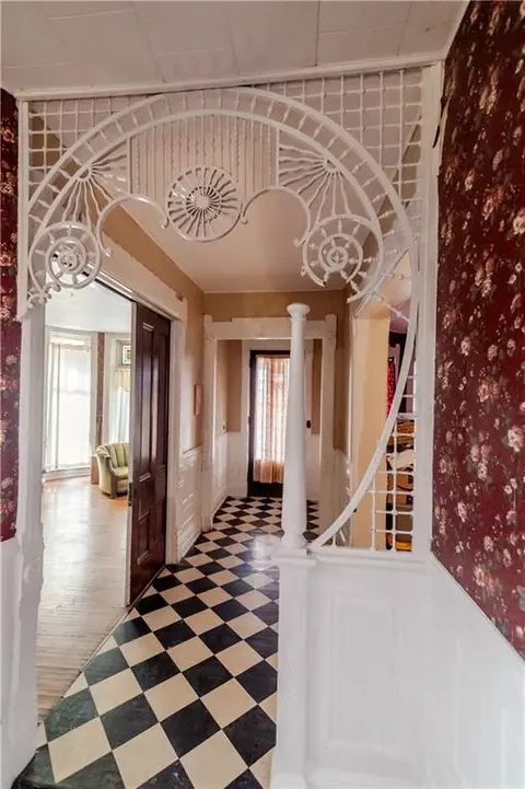 Entry Way - 605 Atchison St, Atchison, KS 66002 photo 4 of 36