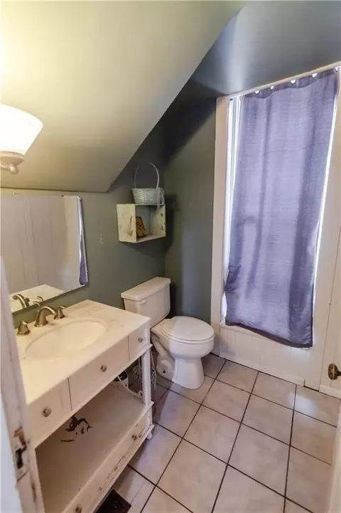 Bath - 605 Atchison St, Atchison, KS 66002 photo 3 of 8
