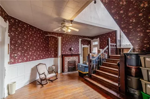 Entry Way - 605 Atchison St, Atchison, KS 66002 photo 5 of 36