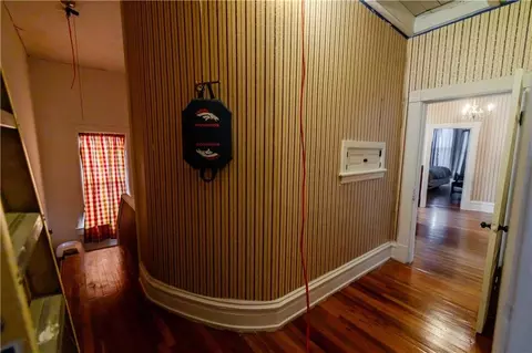Entry Way - 605 Atchison St, Atchison, KS 66002 photo 23 of 36