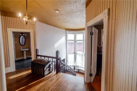 Entry Way - 605 Atchison St, Atchison, KS 66002 photo 17 of 36