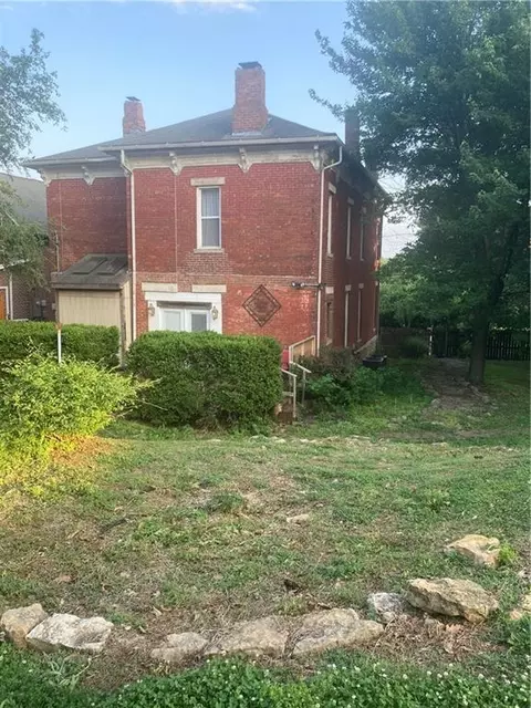 Exterior - 605 Atchison St, Atchison, KS 66002 photo 10 of 13