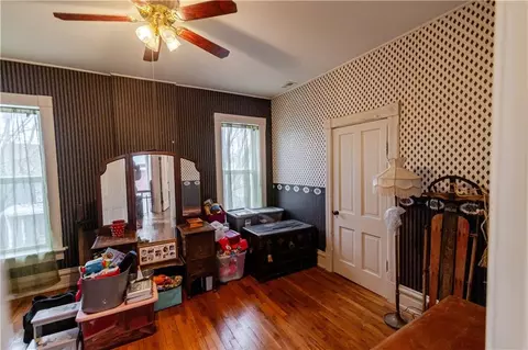 Bedroom - 605 Atchison St, Atchison, KS 66002 photo 4 of 5