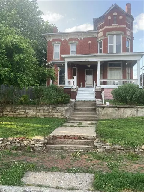 605 Atchison St, Atchison, KS 66002
