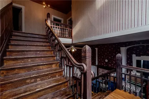 Entry Way - 605 Atchison St, Atchison, KS 66002 photo 11 of 36