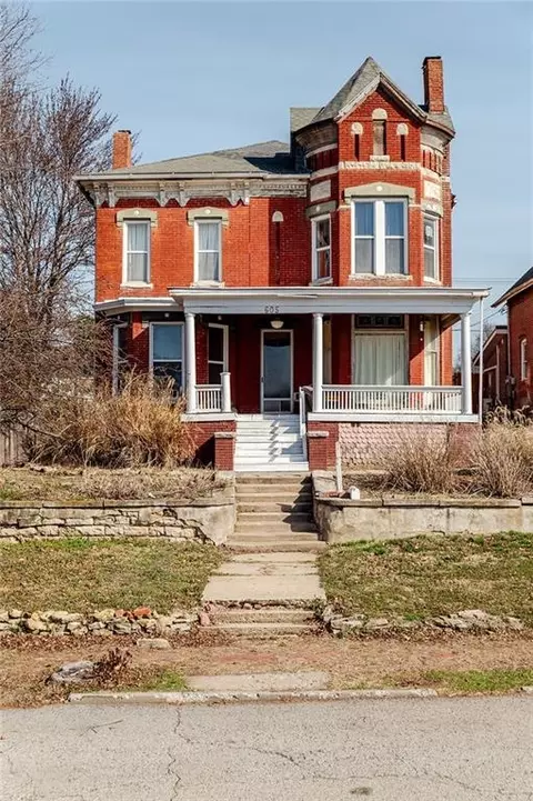 605 Atchison St, Atchison, KS 66002