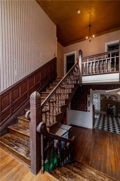 Entry Way - 605 Atchison St, Atchison, KS 66002 photo 12 of 36