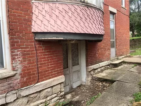 Exterior - 605 Atchison St, Atchison, KS 66002 photo 3 of 13