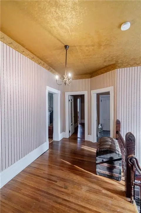 Entry Way - 605 Atchison St, Atchison, KS 66002 photo 16 of 36