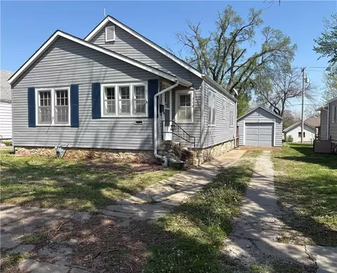 718 S Lafayette Ave, Chanute, KS 66720