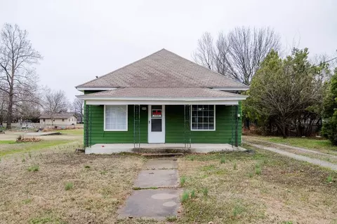 708 E Antelope St, Girard, KS 66743