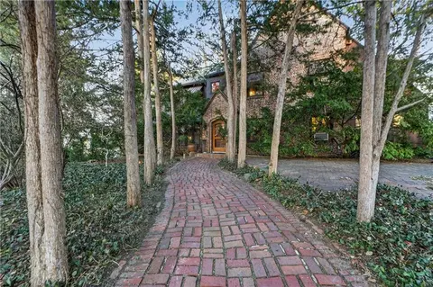 4929 Pennsylvania St, Kansas City, MO 64112