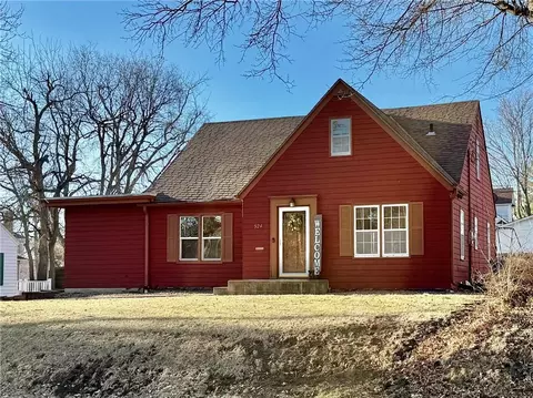 924 W 3rd St, Maryville, MO 64468