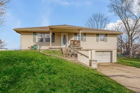 333 Gregory Dr, Gower, MO 64454