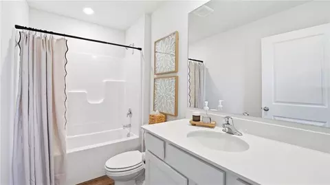 Bath - 717 Fallen Leaf Dr, Belton, MO 64012 photo 1 of 1