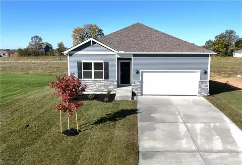 717 Fallen Leaf Dr, Belton, MO 64012